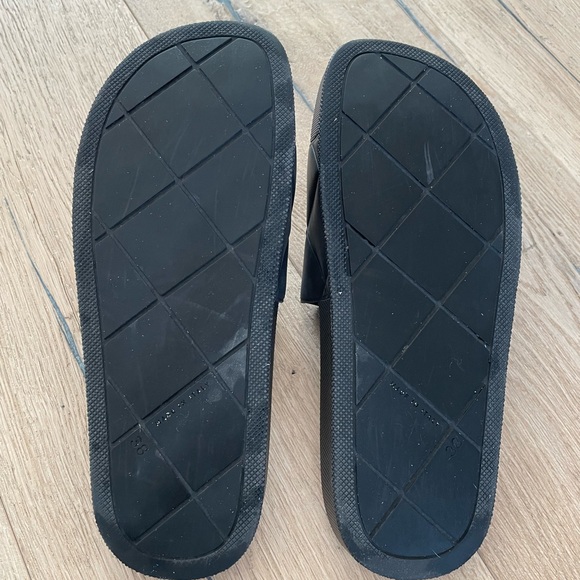 Bottega Vaneta black quilted pool slides - Picture 8 of 9